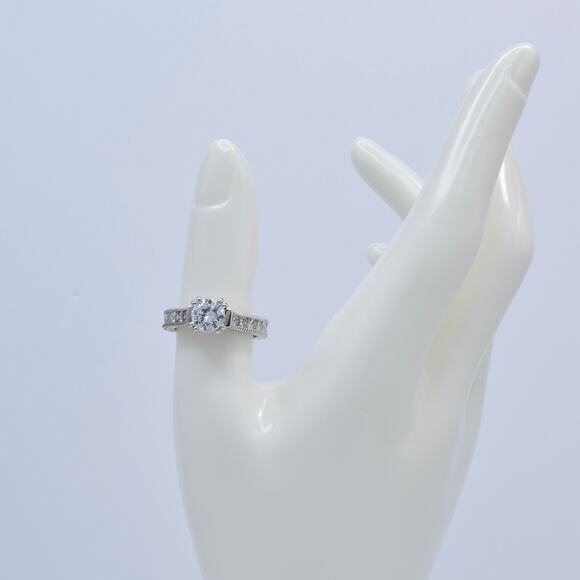 NWOT Cubic Zirconia Round-Cut Channel-Set Sterling Silver Ring Size 8.25 US - Picture 3 of 6